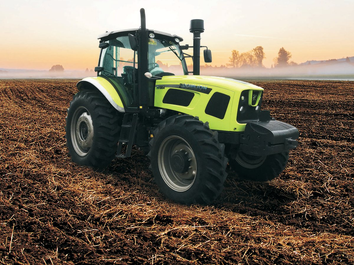 Tractor Zoomlion RG1804 en un campo arado